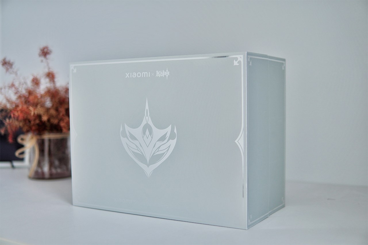 Phần hộp đựng của Xiaomi Band 8 Pro Genshin Impact Edition có kích thước lớn Phần hộp đựng của Xiaomi Band 8 Pro Genshin Impact Edition có kích thước lớn