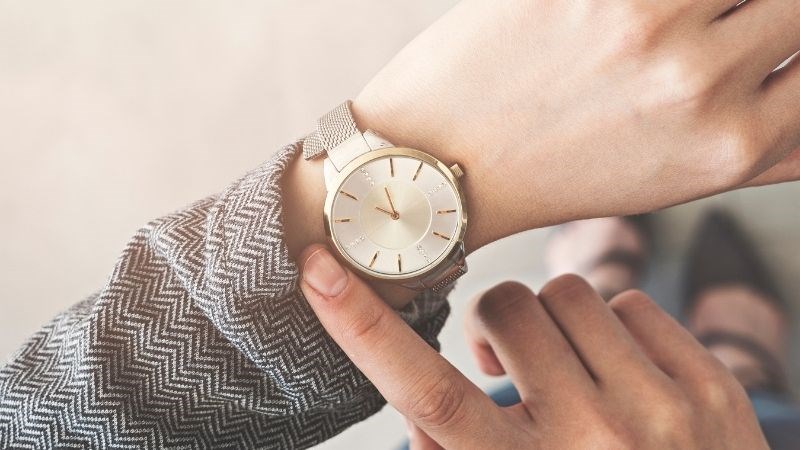 Đồng hồ càng được giữ gìn cẩn thận thì giá sẽ càng cao Đồng hồ càng được giữ gìn cẩn thận thì giá sẽ càng cao