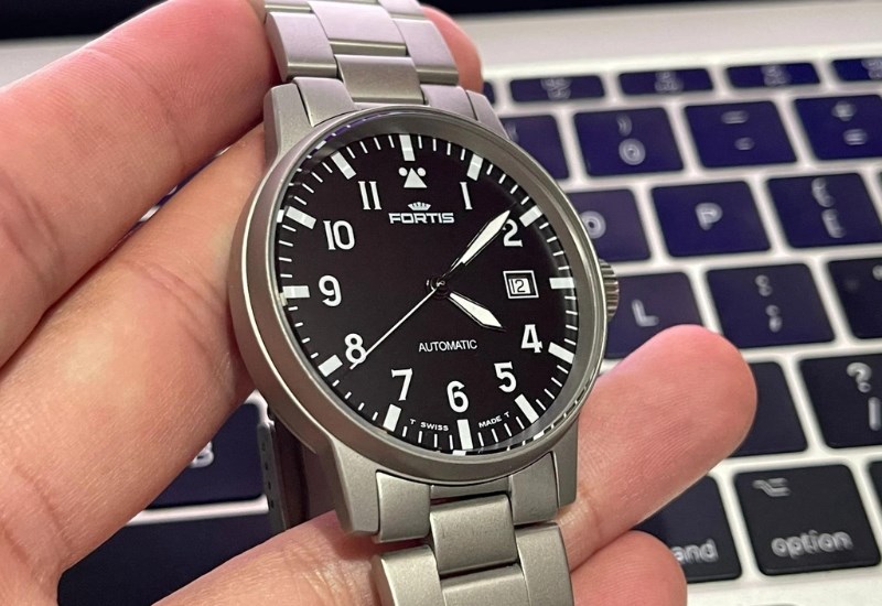 Kiểm tra các chi tiết đi kèm để chắc chắn là hàng chính hãng Kiểm tra các chi tiết đi kèm để chắc chắn là hàng chính hãng