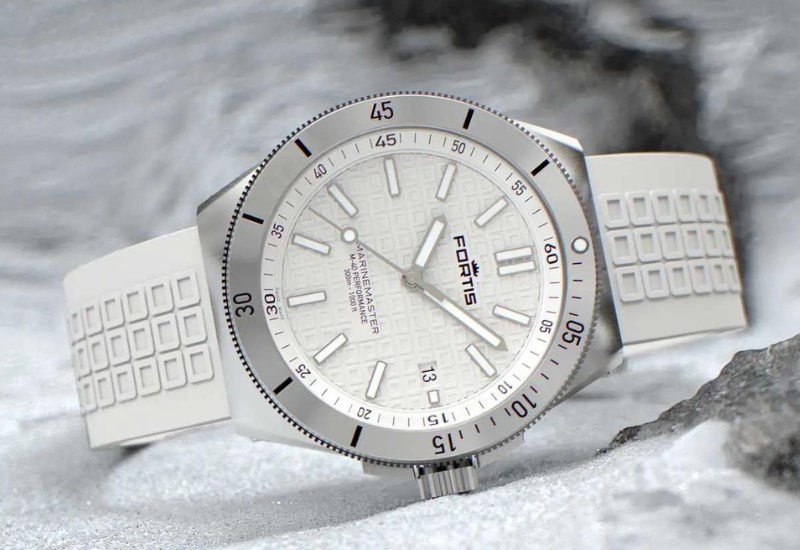 Đồng hồ Fortis chính hãng sẽ có trọng lượng nặng khi cầm lên tay Đồng hồ Fortis chính hãng sẽ có trọng lượng nặng khi cầm lên tay