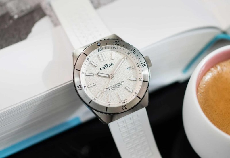 Dây chính hãng sẽ chắc chắn, không có chỉ thừa hay xuất hiện tình trạng lỏng lẻo Dây chính hãng sẽ chắc chắn, không có chỉ thừa hay xuất hiện tình trạng lỏng lẻo