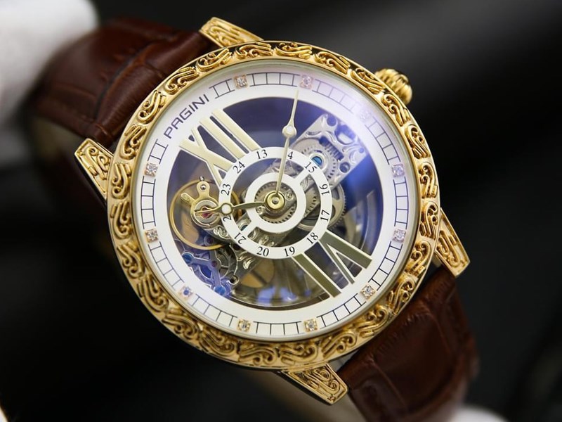 Chuyển động cơ học của bộ máy và phải cần lên dây cót